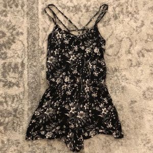 🌞American Eagle Floral Romper🌞
